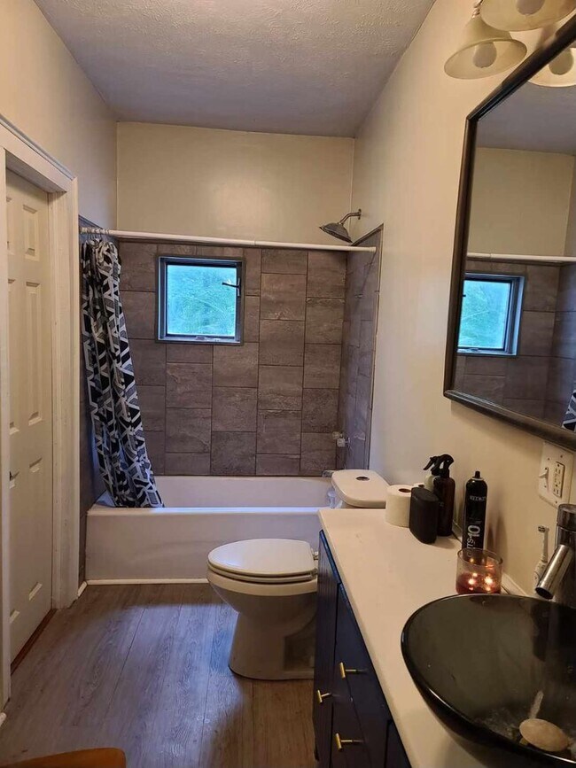 Foto del edificio - Beautiful Home In Vernon Center!