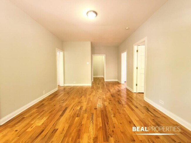 Foto del edificio - 2 bedroom in CHICAGO IL 60613
