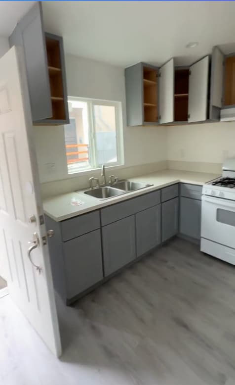 Foto del edificio - 822 W 42nd Pl