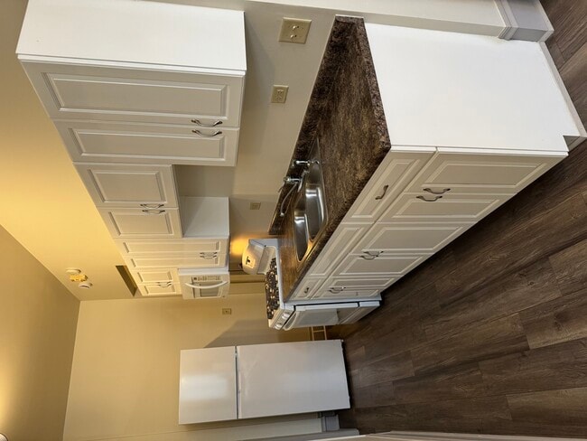 Building Photo - 204 E Washington St