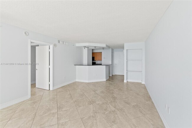 Building Photo - 6917 Collins Ave