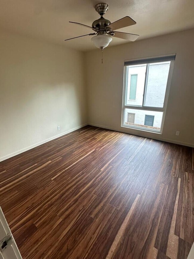 Foto del edificio - 1411 Creekside Dr