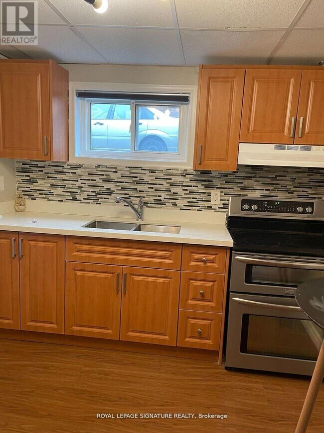 Photo du bâtiment - 1566 Northmount Ave