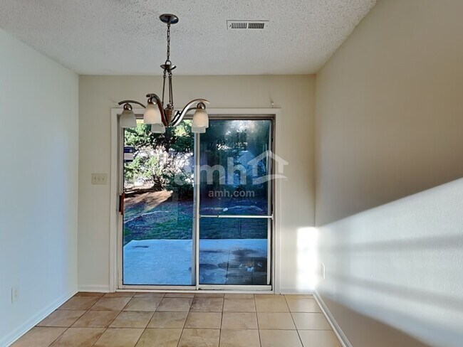 Foto del edificio - 5615 Waverly Lynn Ln