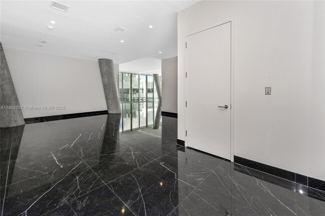 Building Photo - 2669 S Bayshore Dr