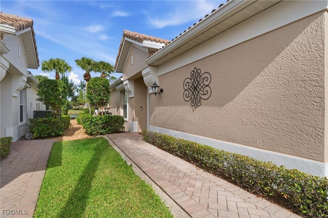 Building Photo - 11041 Iron Horse Way