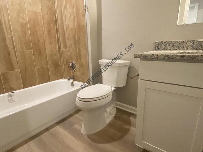 Building Photo - 1305 Lee Mac Dr