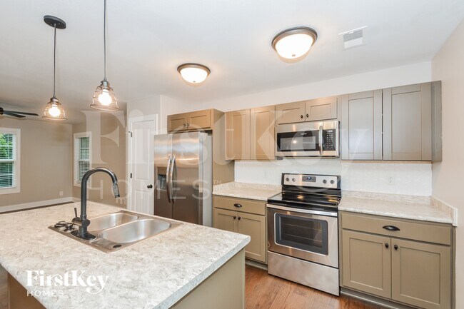 Building Photo - 450 Galvin Dr