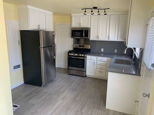 Kitchen - 482 Matadero Ave