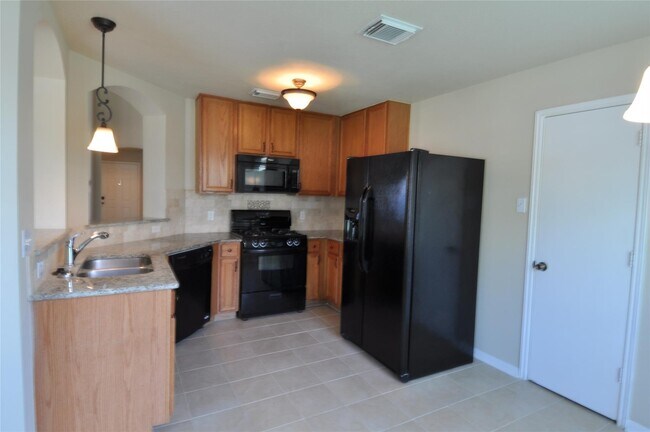 Foto del edificio - 5823 Ridgebluff Ln