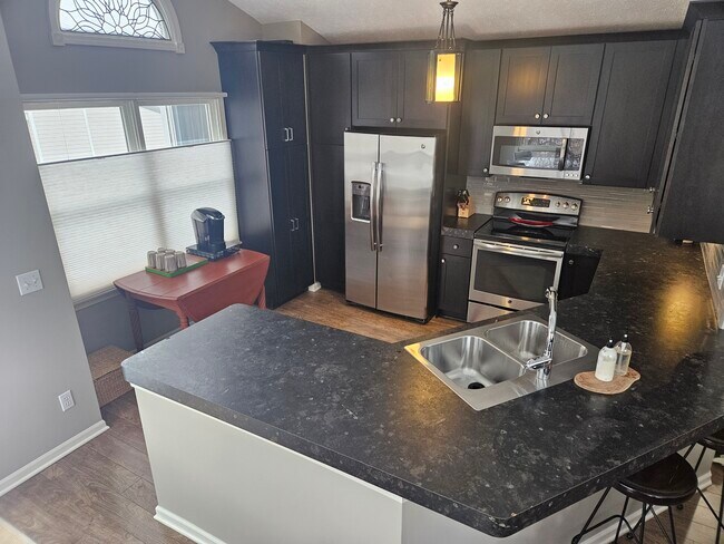 Spacious kitchen with ample room for cooking, and entertaining. - 7325 Golf Gate Dr