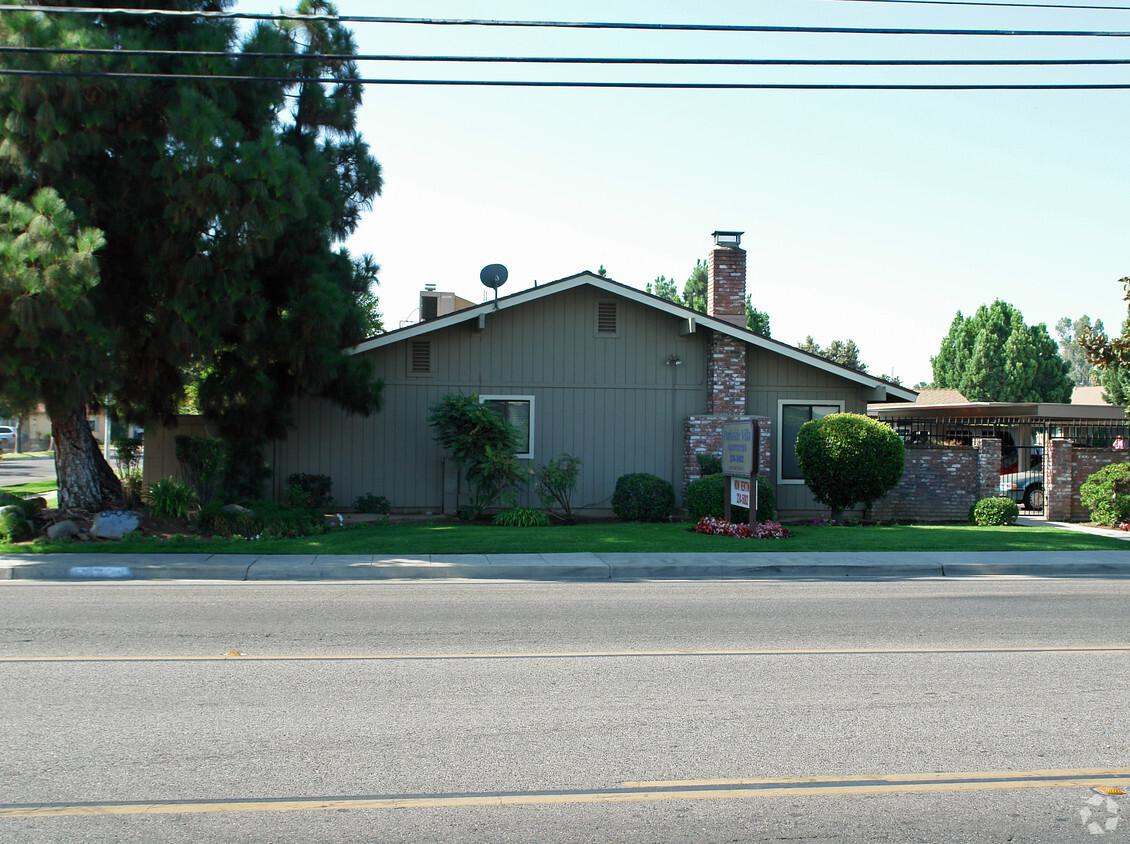 Primary Photo - Parkside Villa Apartments