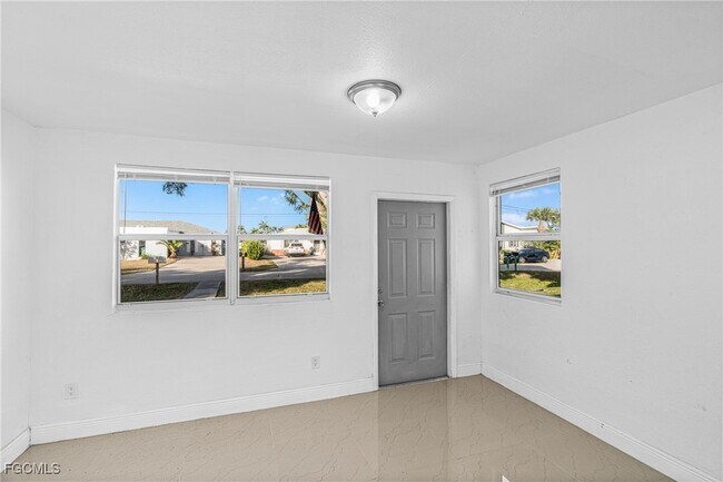 Foto del edificio - 4839 Tudor Dr