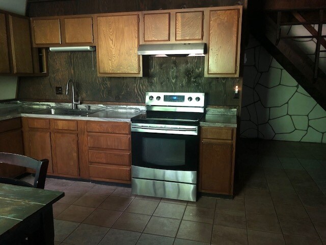 Kitchen - 579 Martha Ave