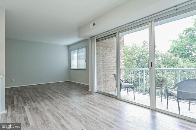 Building Photo - 8000 Le Havre Pl