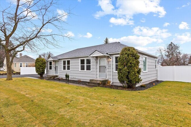 Foto del edificio - 10112 E Broadway Ave