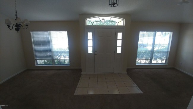 Building Photo - 1324 E Chinaberry Ct