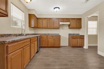 Building Photo - 13439 White Cliff Dr