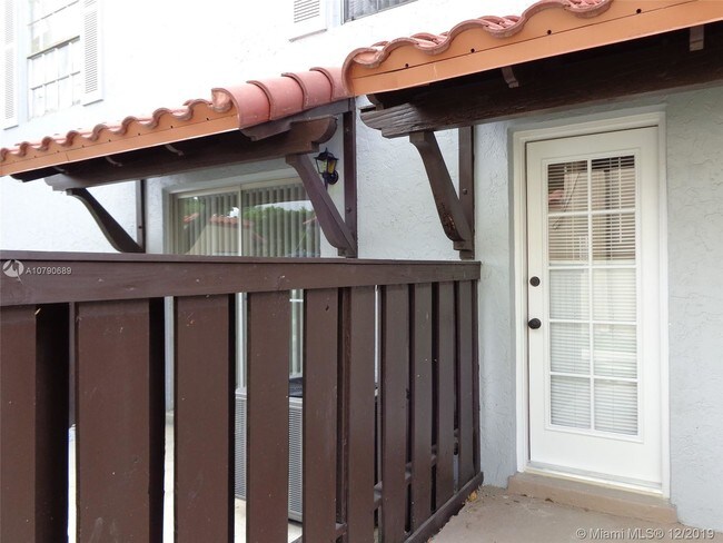 Building Photo - 10756 N Kendall Dr