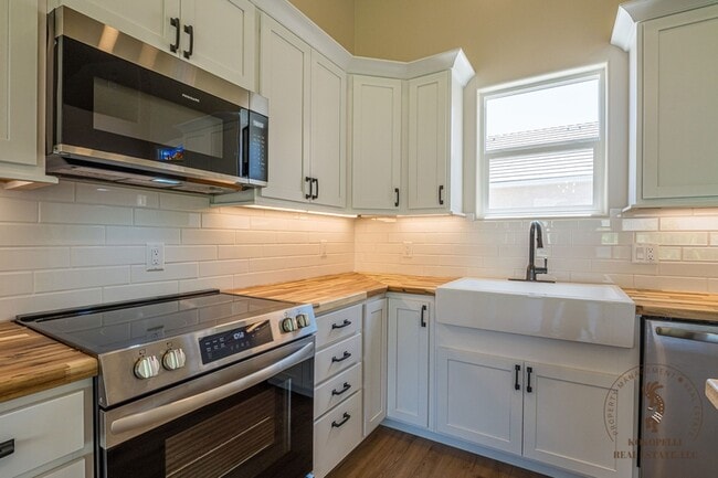 Building Photo - 2141 Redcliff Cir