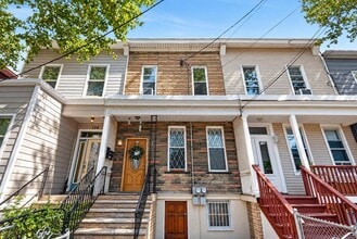 Building Photo - 112 Waverly St