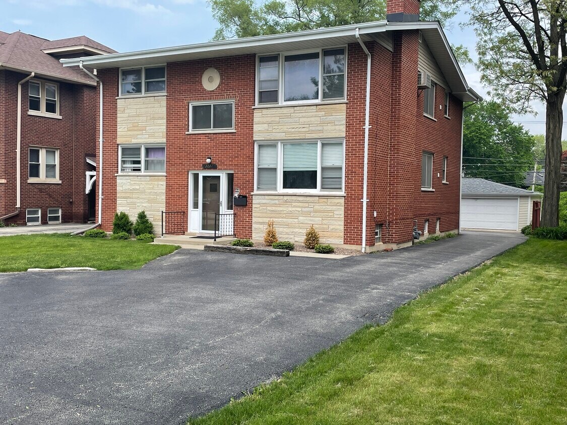 1017 W Hillgrove Ave Unit 2, La Grange, IL 60525 Condo for Rent in La Grange, IL