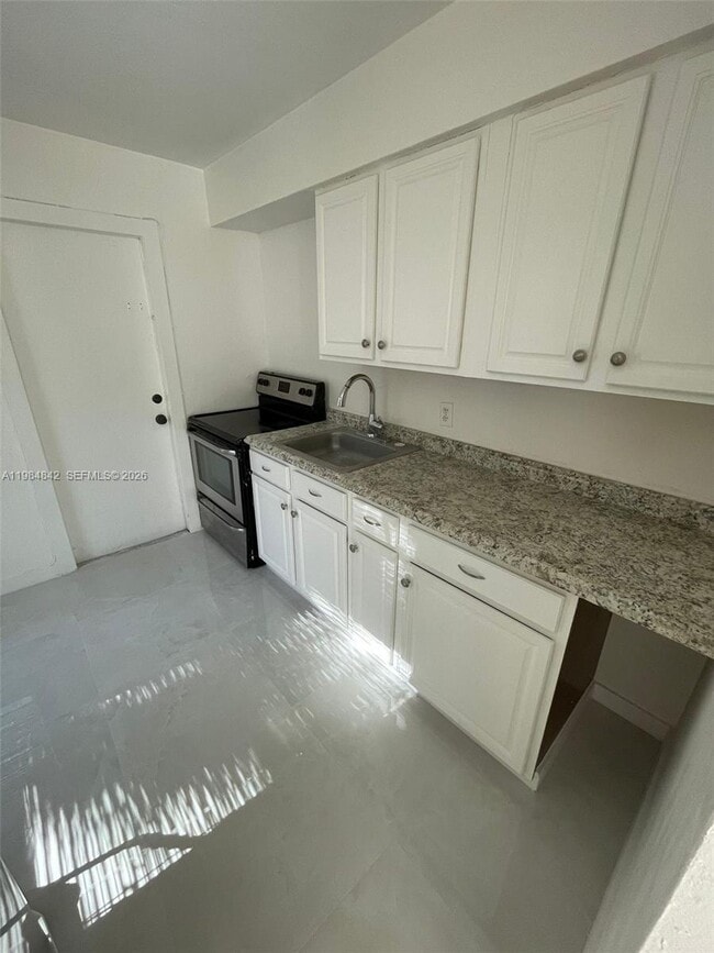 Building Photo - 505 N 24th Ave
