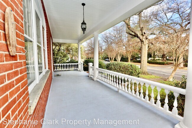 Foto del edificio - 5 br, 4 bath House - 915 Jamestown Crescent