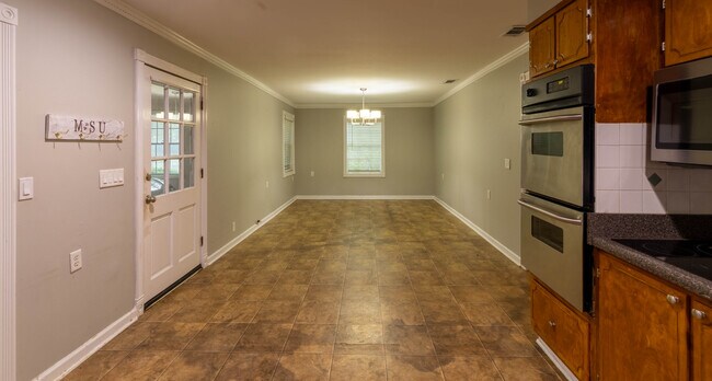 Comida/Desayuno - 311 Linden Cir