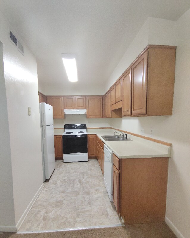 Foto del edificio - 600 Reusens Rd