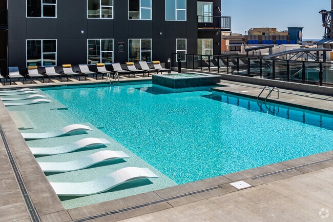 Building Photo - Legends 267