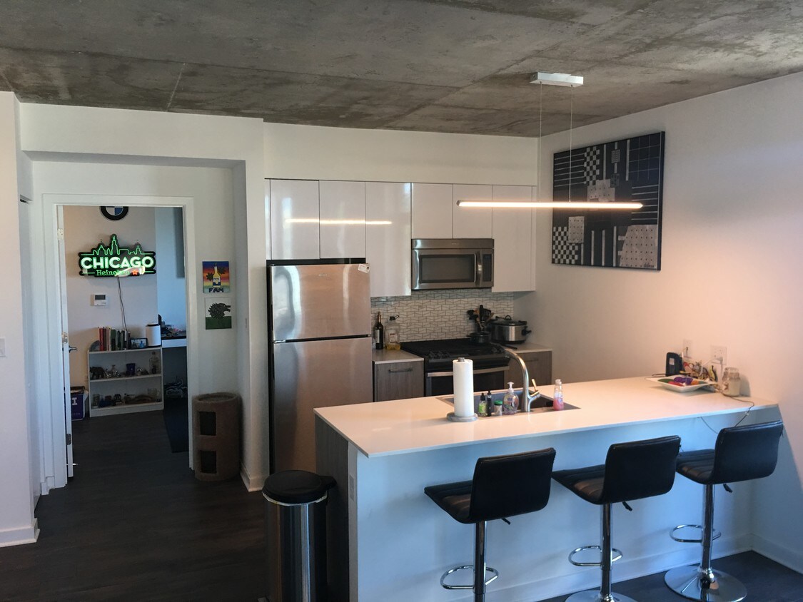 Kitchen - 1714 W Roscoe St