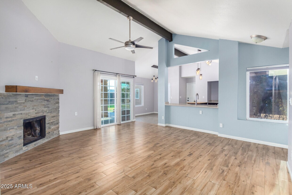 Foto principal - 2235 W Potter Dr