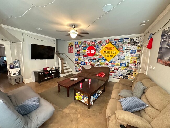 Building Photo - Four Bedroom Near Downtown Athens