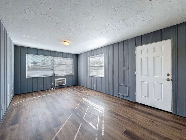 Building Photo - 652 East Harbor Dr S