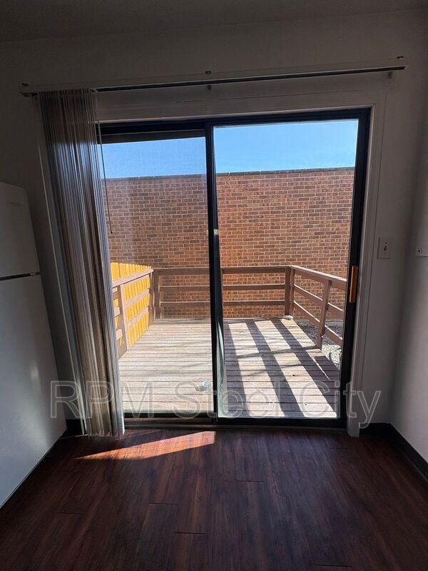 Foto del edificio - 1928 N Salem Ave