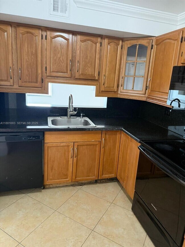 Building Photo - 3399 Foxcroft Rd