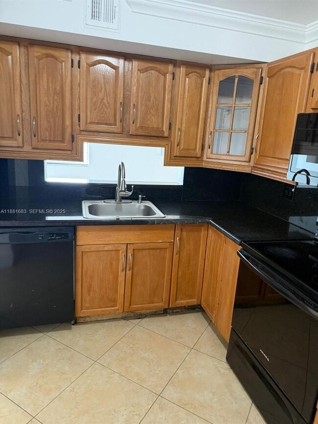 Building Photo - 3399 Foxcroft Rd