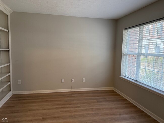 Foto del edificio - 11935 Riley Dr