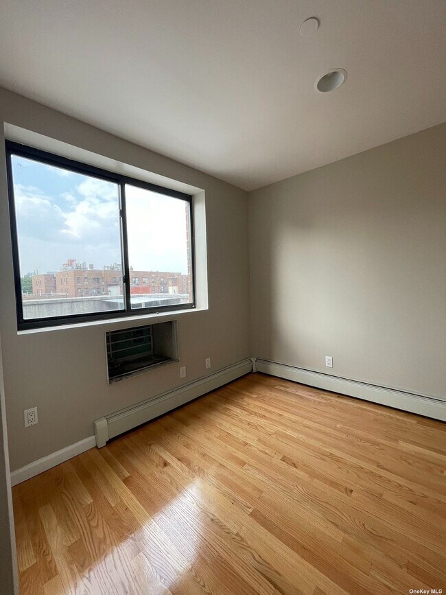 Building Photo - 132-25 Pople Ave