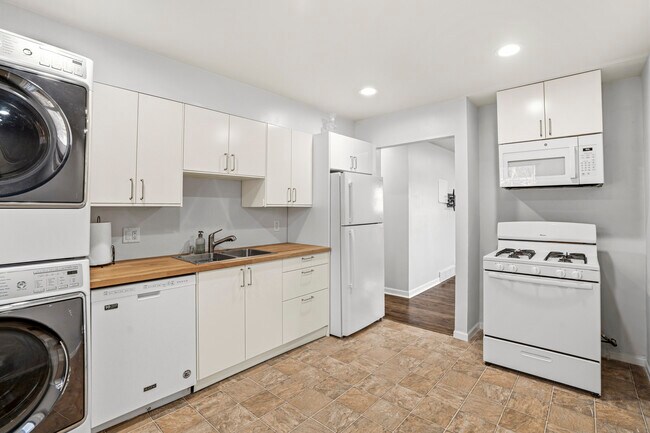 Building Photo - 3316 E Bottsford Ave