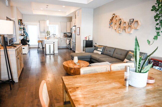 main level - 2858 W Parkside Pl
