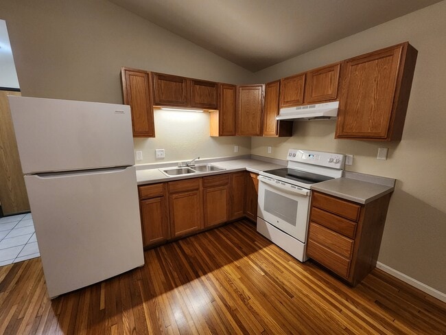 Kitchen II - 529 Broadway St