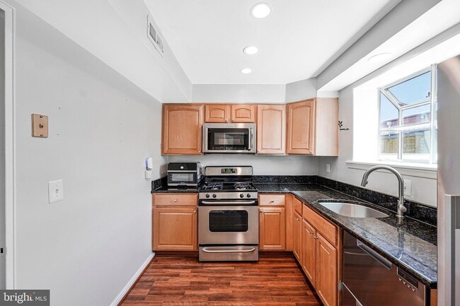 Building Photo - 3719 Ingalls Ave