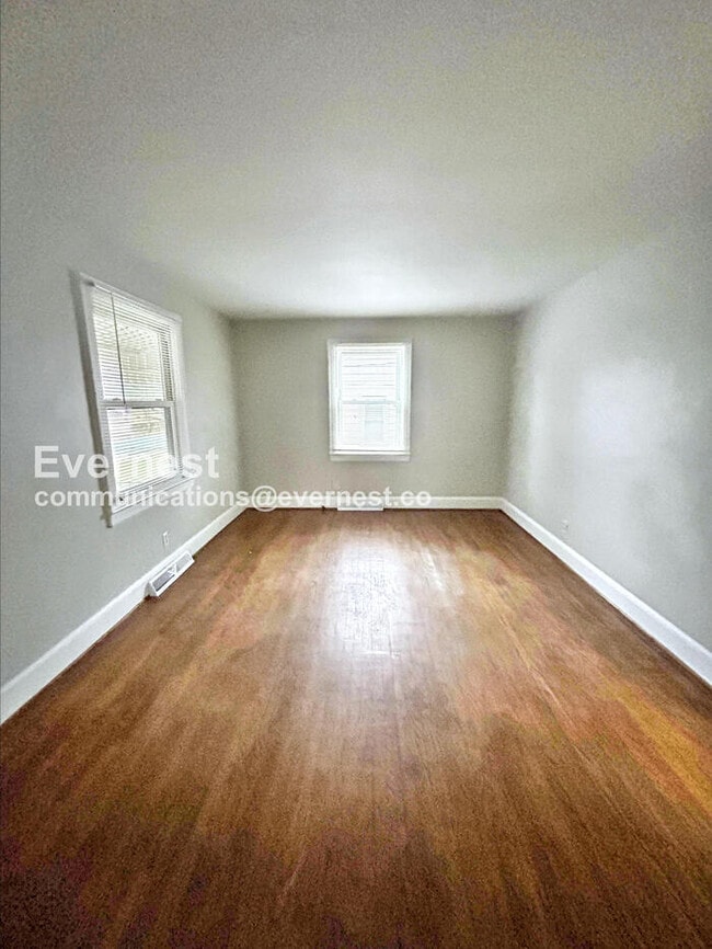 Foto del edificio - 1715 Longview Dr