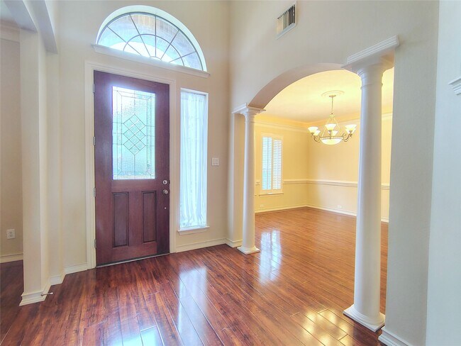 Foto del edificio - 5606 Grandwood Ln