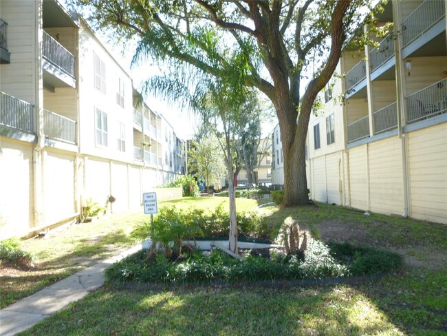 Building Photo - 4001 E NASA Pkwy