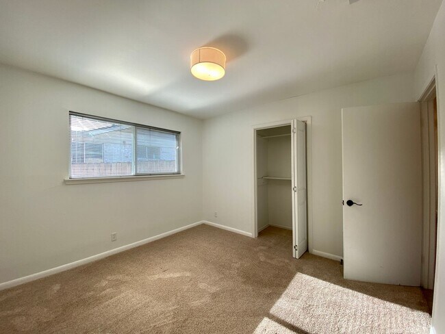 Foto del edificio - Hidden 4 Bed 2 Bath Gem in South Austin!
