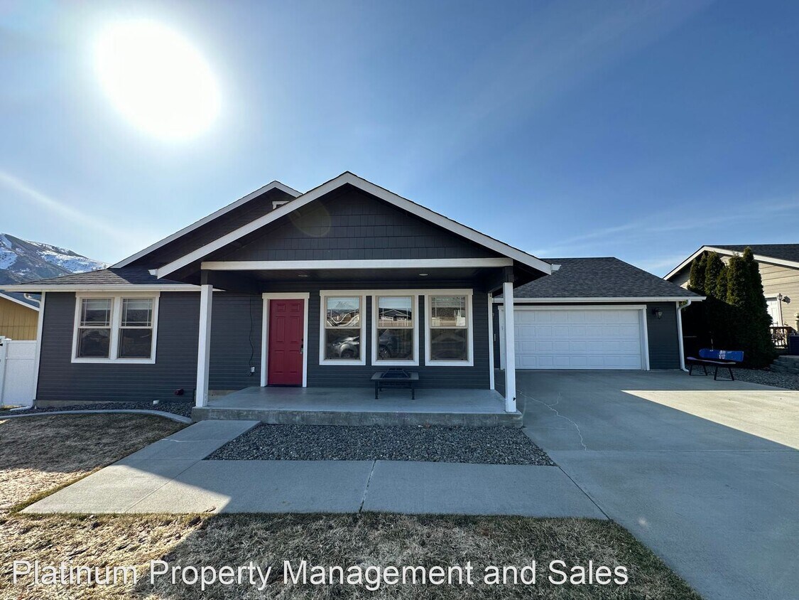 Primary Photo - 3 br, 2 bath House - 1034 Crest Loop