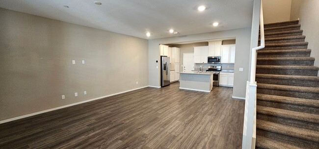 Foto del edificio - Gorgeous Town Home  Summerlin In Santa Ros...